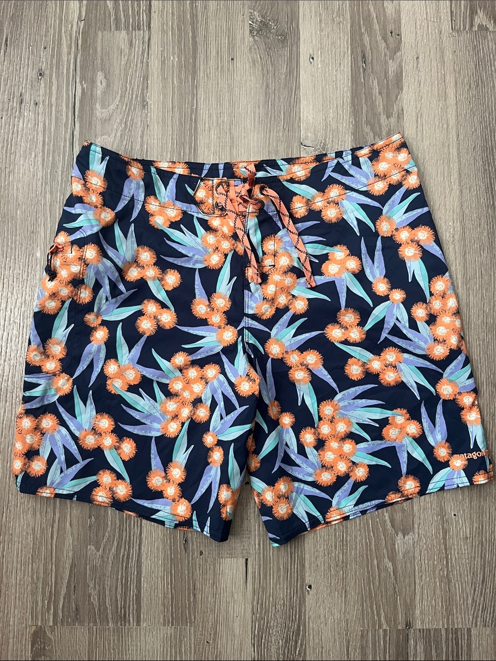NWOT Patagonia board shorts/6